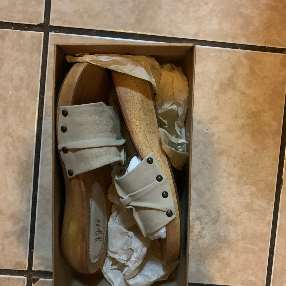 Wooden bottom J.jill sandals